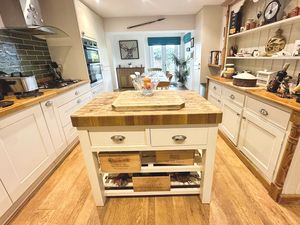 SEAVIEW ROAD- click for photo gallery